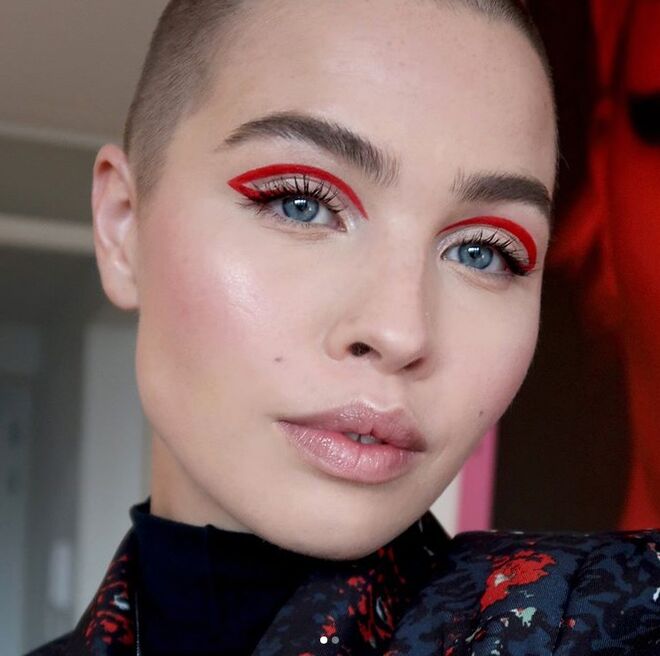 Celine Bernaerts: @celine_bernaerts é maquilhadora na House of Orange e embaixadora da YSL Beauté. Se procura sugestões de makeup para os olhos, passe por lá.