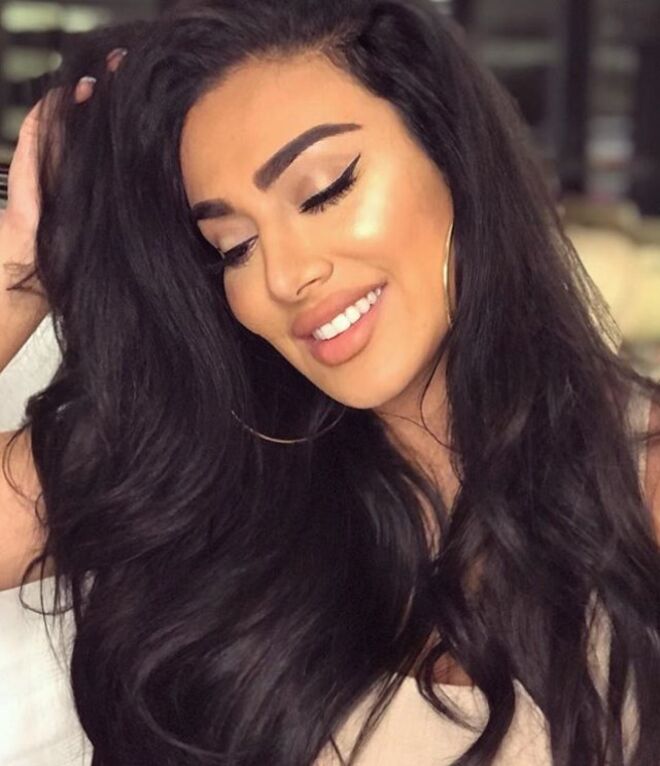 Huda Kattan: @hudabeauty. A maquilhadora e blogger de beleza teve tanto sucesso que criou sua própria linha de maquilhagem. No Instagram, Huda partilha, inclusive, o trabalho de pessoas desconhecidas que postem seja o que for que tenha a ver com o universo da beleza.