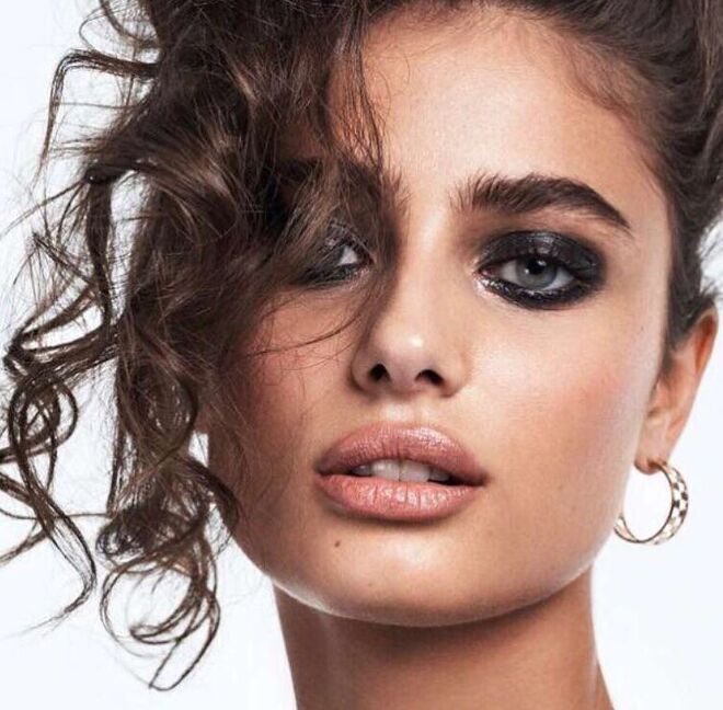 Lisa Eldridge: @lisaeldridgemakeup é a Pro Makeup Artist, Creative Director da Lancôme Makeup. Lisa partilha imagens das maquilhagens que faz em celebridades e vídeos tutoriais.