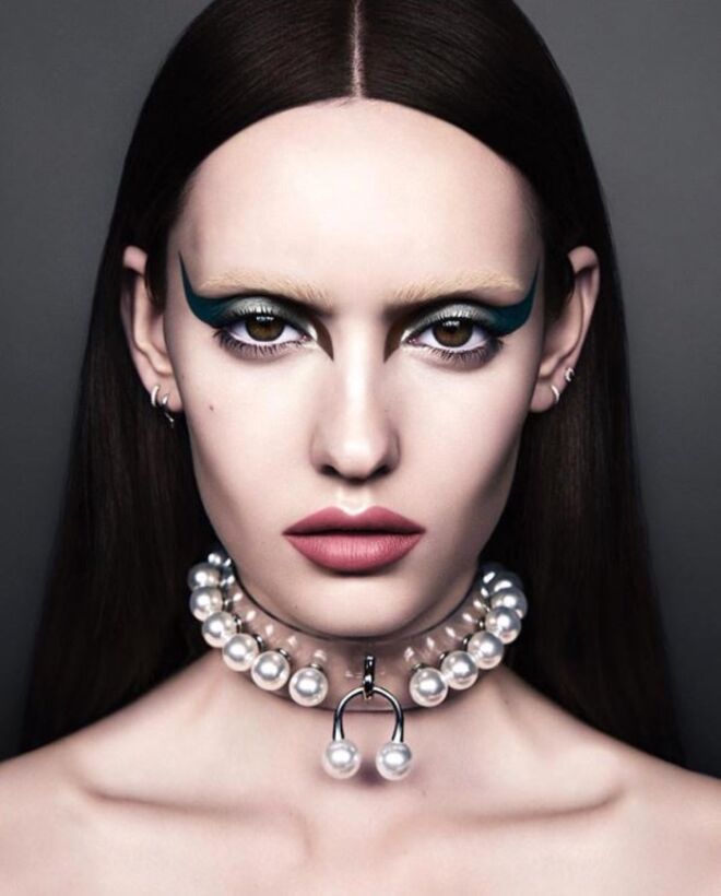 Pat McGrath: @patmcgrathreal é considerada uma das melhores maquilhadoras da nossa geração e é também figura assídua no backstage das passerelles internacionais. O feed do seu Instagram reúne imagens de celebridades, modelos e inspirações.