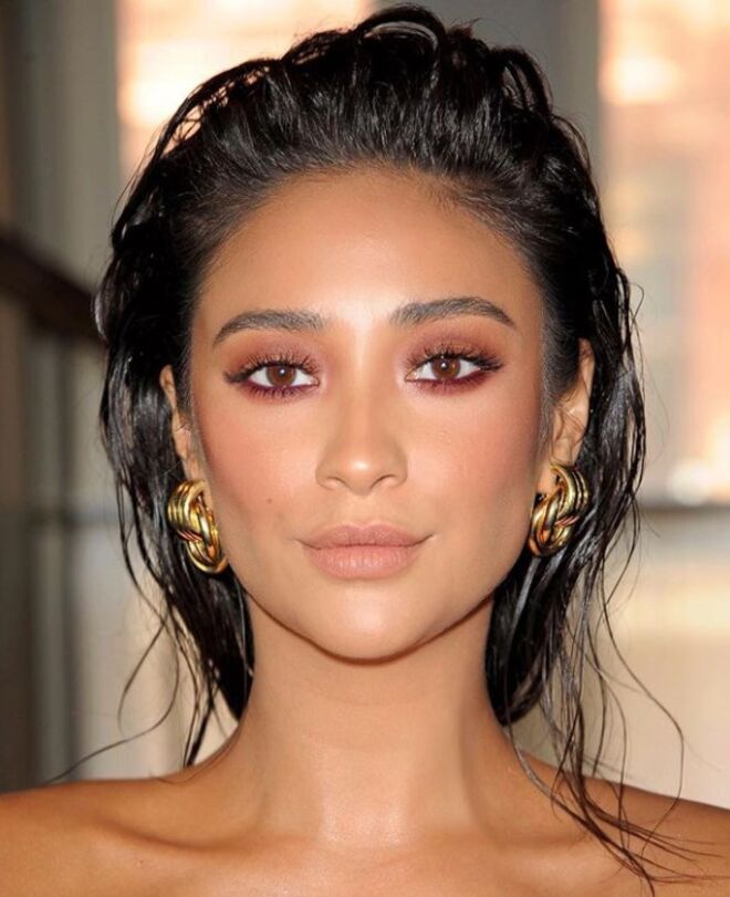 Patrick Ta: @patrickta é o La Mer Global Makeup Artist e cuida da maquilhagem de muitas atrizes nas passadeiras vermelhas de Hollywood. Gigi Hadid, Olivia Munn e Chrissy Teigen são recorrentes nas fotos.