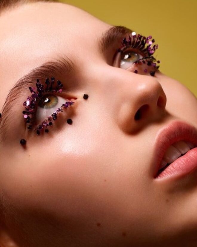 Val Garland: @thevalgarland é a L’Oréal Paris Global Makeup Director e posta imagens dos seus trabalhos recentes, making of e inspirações.