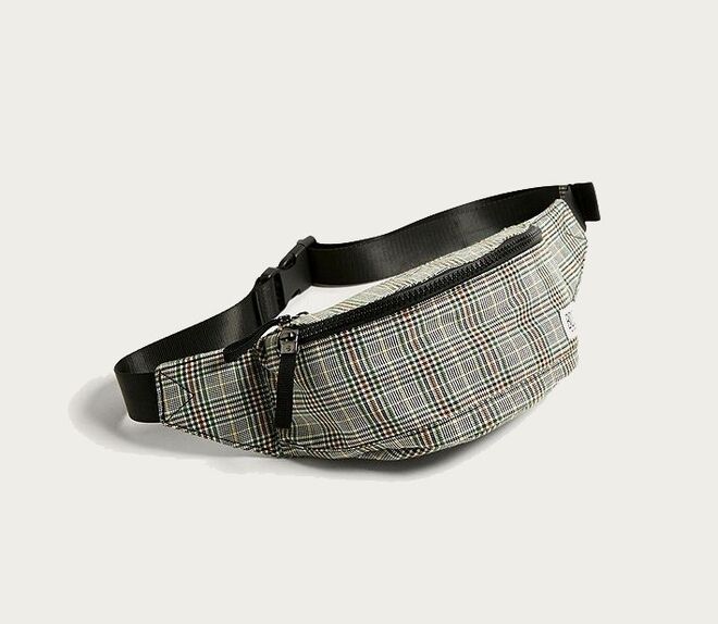 BDG Checked Bum Bag, €32, Urban Outfitters, em www.urbanoutfitters.com