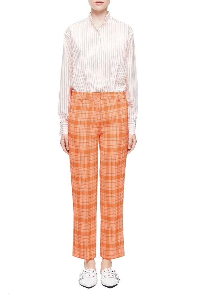 Cropped Trouser, €710, Victoria Beckham , em www.victoriabeckham.com/eu