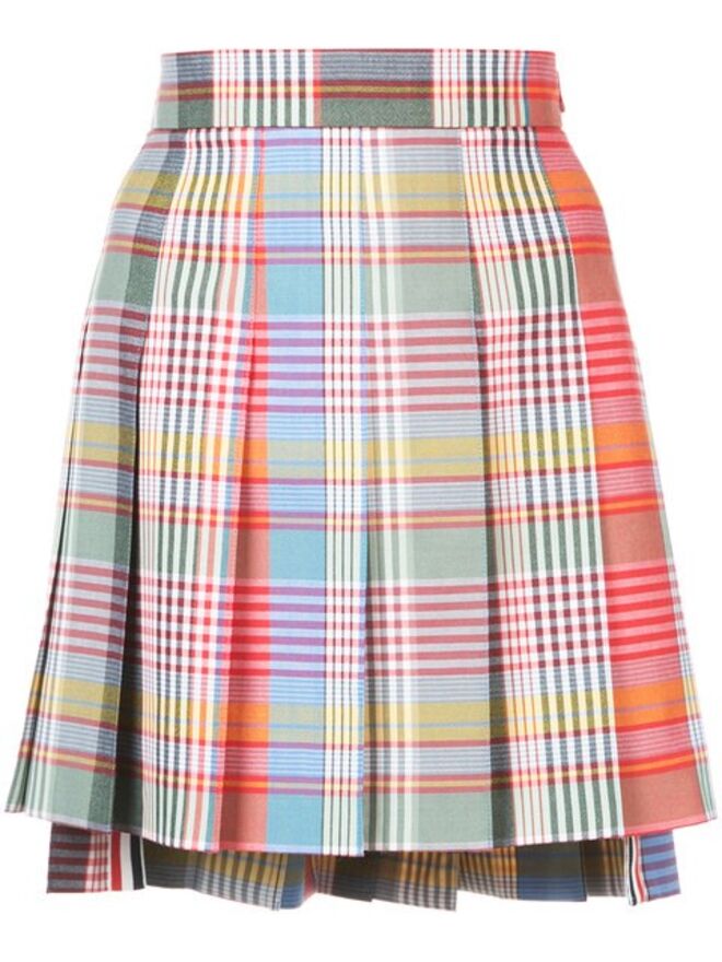 Fun Mix plaid skirt, €1.060, Thom Browne, em www.farfetch.com