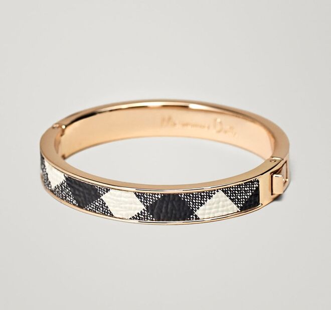 Pulseira de Pele aos Quadrados Vichy, €27,95, Massimo Dutti