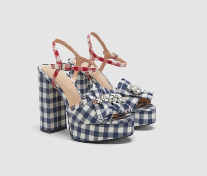 Sandálias com Plataforma Tecido e Joia, €59,95, Zara