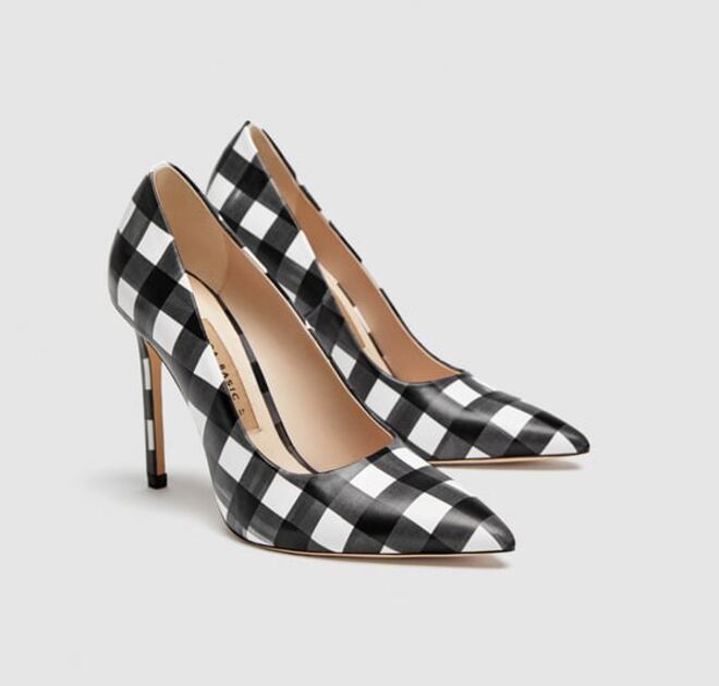 Sapatos de Salto Alto Estampado Quadrados, €29,95, Zara