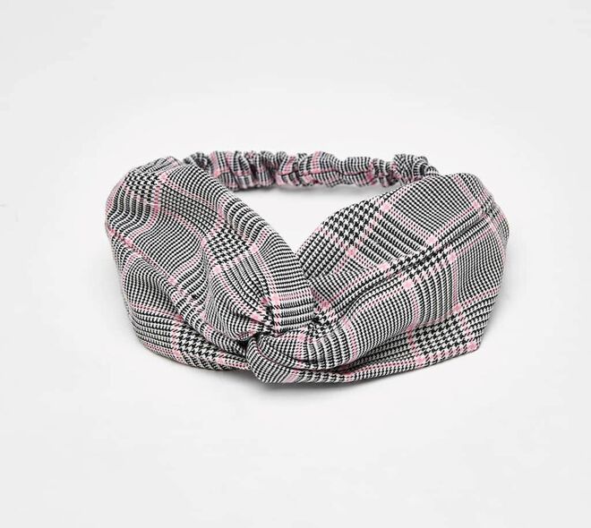 Semiturbante aos quadrados, €4,99, Bershka