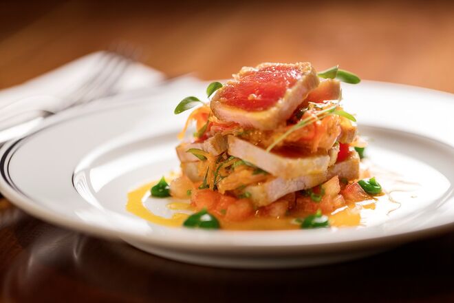 Lombo de atum do espaço Balcão, do chef Henrique Sá Pessoa.