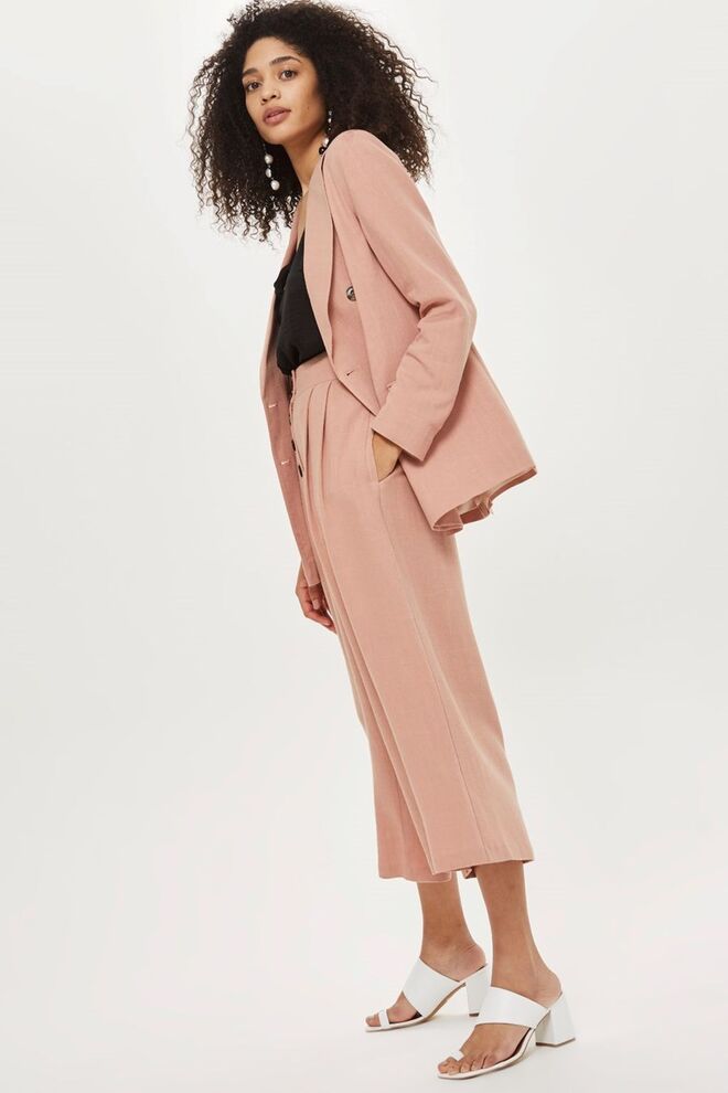 Blazer €76 e calças €57, Topshop