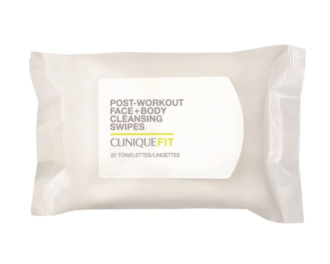 Toalhitas de limpeza que ajudam a refrescar e revigorar a pele, deixando-a suave e hidratada. As folhas têm um pH que respeita a pele, removem o excesso de sujidade, óleo e detritos, ao mesmo tempo que esfoliam levemente e hidratam a pele para uma superfície mais suave. Indicadas para todos os tipos de pele e apropriadas para usar no rosto e no corpo. CliniqueFit Post-Workout Face + Body Cleansing Swipes, €15, Clinique.