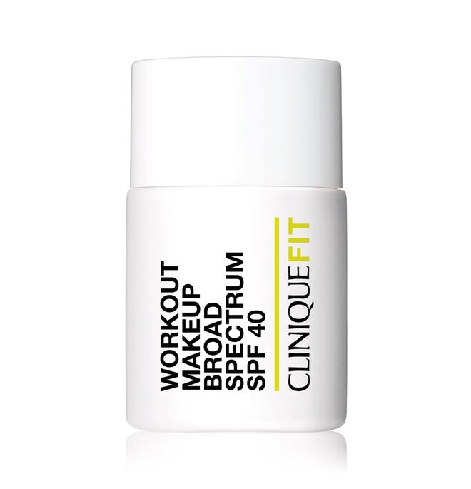 A base refrescante e leve com duração de até 12 horas. Contém um alto espetro de filtro com protetores solares físicos e químicos. A cobertura moderada uniformiza o tom da pele e cobre a aparência dos poros. O acabamento sem brilho, natural e mate é resistente ao suor e à humidade. Ideal para tipos de pele oleosos. Disponível em quatro tons. CliniqueFit Workout Makeup SPF 40, 30 ml, €34,50, Clinique.