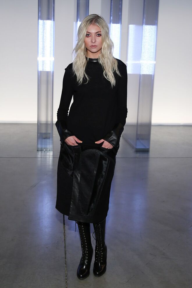 Taylor Momsen | A atriz e cantora despediu o seu stylist, pois achou que “estava a ser moldada a algo que não era ela”. 