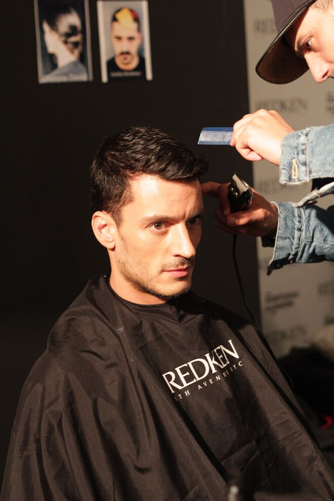 Cabelos perfeitamente divididos e penteados