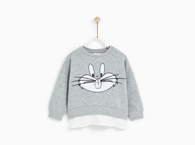 Sweatshirt com Bugs Bunny, €15,95, Zara