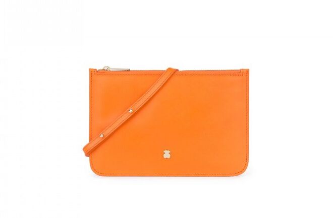 Mala de tiracolo mini Enara em pele na cor laranja, €75, Tous