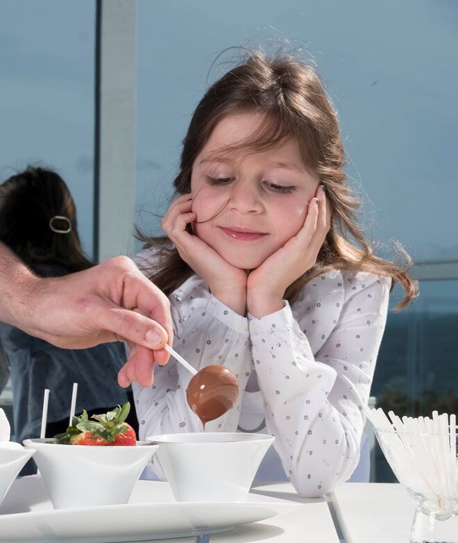 Os mais novos podem fazer uma aula sobre chocolate e uma caça aos ovos no The Oitavos, em Cascais