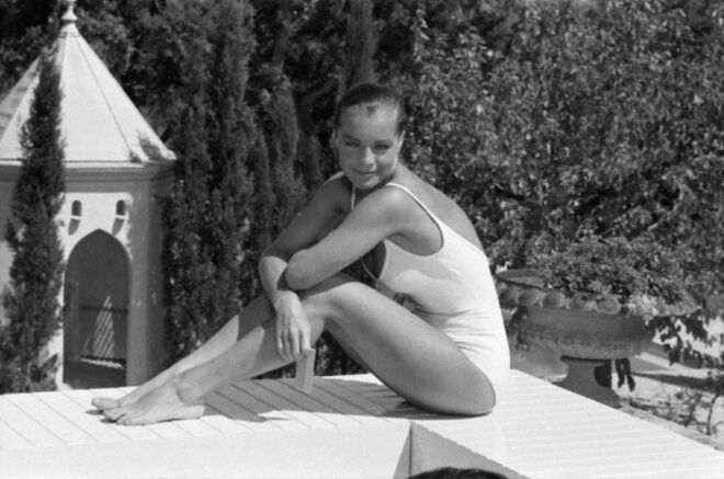 Romy Schneider durante as filmagens de A Piscina, um filme de 1969, realizado por Jacques Deray
