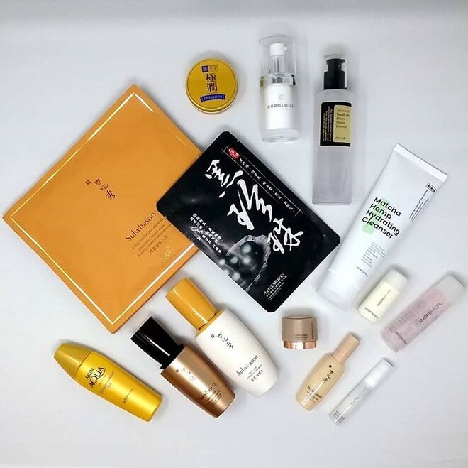 @fiddysnails: Diretora de marketing na Beautytap, a blogger de beleza Jude Chao escreve no seu Fifty Shades of Snail os conceitos básicos de cuidados de pele. 