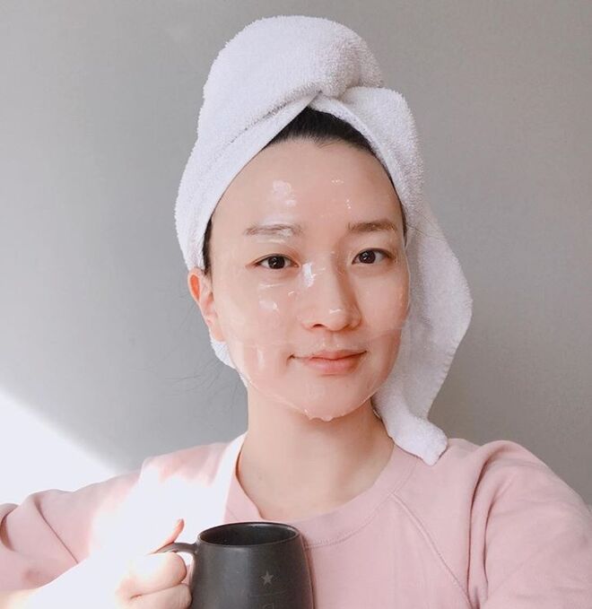 @christine_glow: Christine Chang, a outra cofundadora da Glow Recipe, partilha diversos produtos que aplica no rosto, seja em casa, no carro ou no avião.