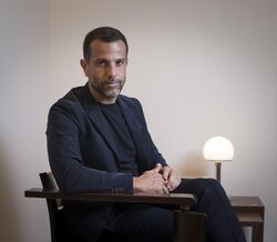 Alexandre Birman: o homem que calçou Lupita Nyong'o na noite dos Óscares já chegou a Portugal