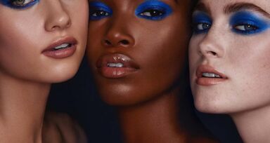 Maquilhagem azul para dias quentes