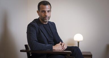 Alexandre Birman: o homem que calçou Lupita Nyong'o na noite dos Óscares já chegou a Portugal