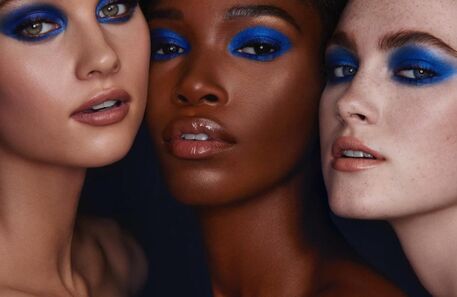 Maquilhagem azul para dias quentes