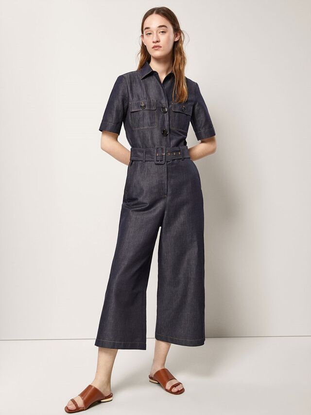 Macacão em denim com pormenor de pespontos, €99,95, Massimo Dutti