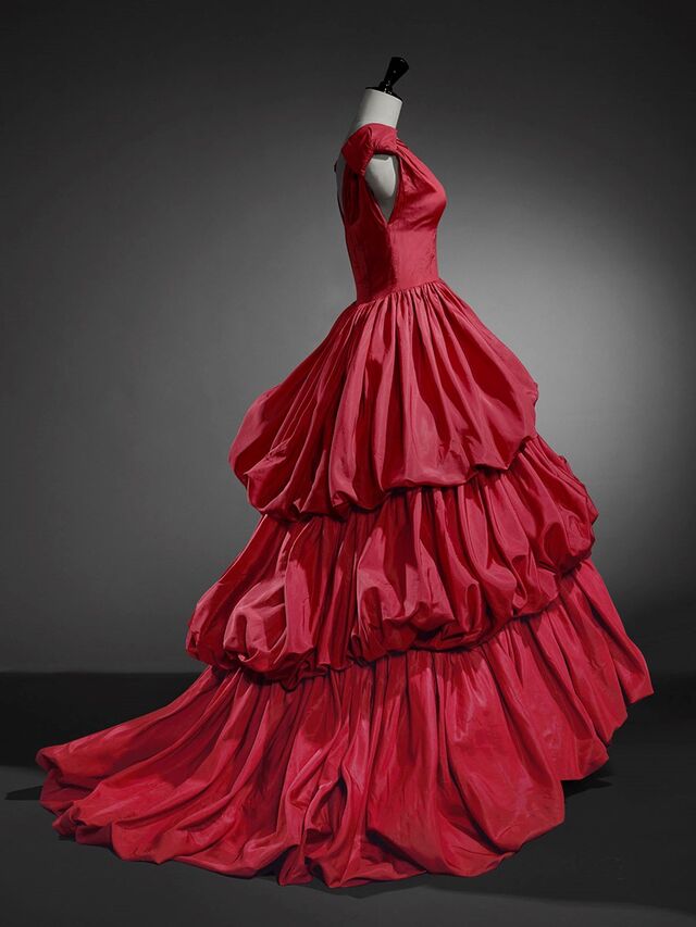 Cristobal Balenciaga. Fashion and Heritage