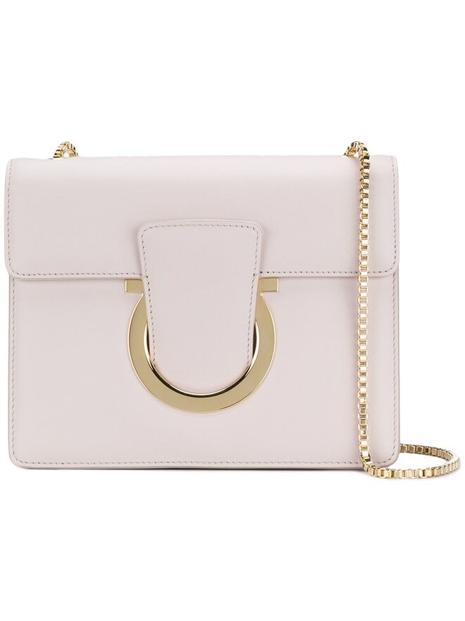 €895, Salvatore Ferragamo, em Farfetch