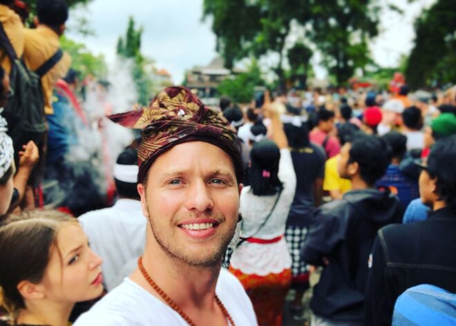 Sam Branson – É aparentemente um bom amigo de Harry.