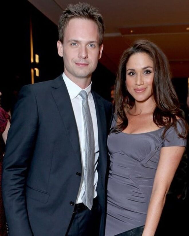 Patrick J. Adams – Ele interpreta o noivo de Markle em Suits e são amigos fora das gravações. É provável que esteja no casamento em maio.