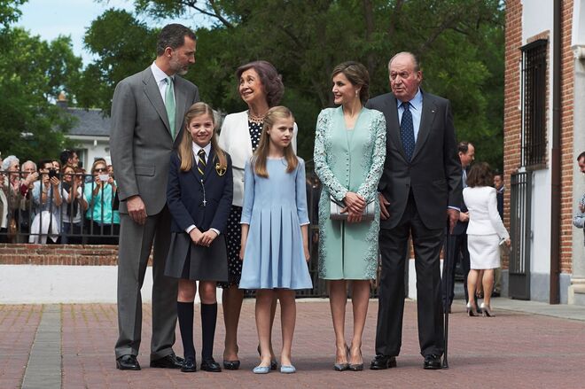A família real espanhola – O rei Felipe VI, a rainha Letizia e também os pais do rei, Juan Carlos I e Sofía, deverão comparecer no dia 19 de maio.
