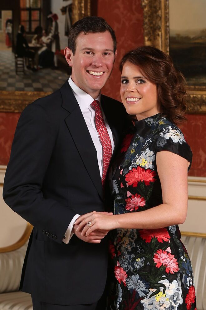 Princesa Eugenie e Jack Brooksbank – A princesa esteve no casamento de Guilherme e Kate em 2011 e, em janeiro, ficou noiva de Jack. O seu casamento está marcado para o dia 12 de outubro no mesmo local de Markle e Harry.
