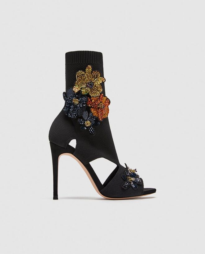 Sandálias em poliéster, €59,95, Zara