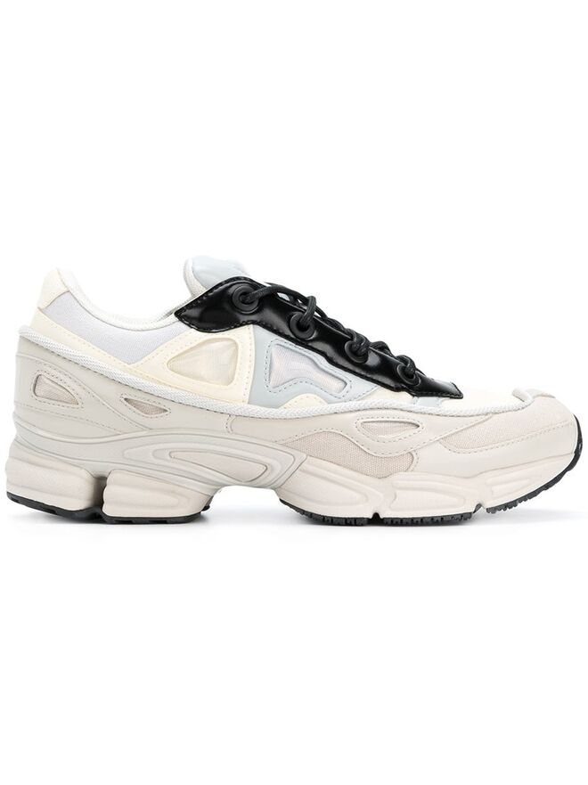 €350, Adidas by Raf Simons, em Farfetch