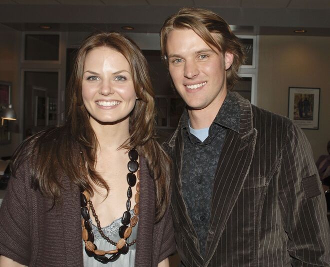 Jennifer Morrison e Jesse Spencer, em 2006, na série House