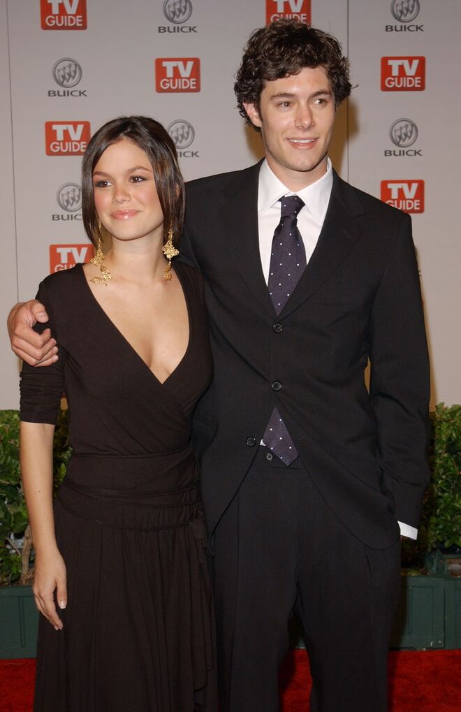 Rachel Bilson e Adam Brody, em 2006, durante as filmagens da série The O.C.
