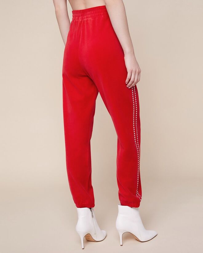 Swarovski Embellished Velour Jogger Pant no tom Astor, €775,66, Swarovski + Juicy Couture, em www.juicycouture.com