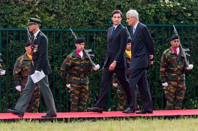 Príncipe Jean Christophe Napoléon Bonaparte | Tal como o nome indica, Jean Christophe é familiar de Napoleão Bonaparte, o líder político e militar que foi um dos protagonistas da Revolução Francesa. Ele é, na verdade, descendente de Jerónimo Bonaparte, irmão de Napoleão. Apesar da monarquia francesa ter sido abolida no século XVIII, Jean é, baseado na sua linhagem, considerado membro da Casa Imperial, sendo por isso o atual chefe da Casa Bonaparte. Tem 31 anos, estudou em Harvard e é ligado aos negócios e à economia, tendo até um perfil no LinkedIn. 