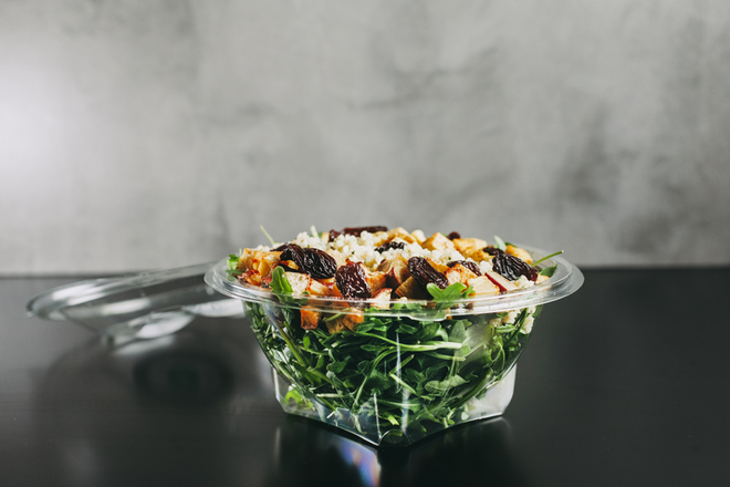 Provar as saladas e wraps do Club Life to Go