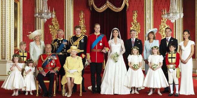 Haverá uma foto de casamento oficial | Seguindo a tradição real, Meghan e Harry tirarão uma foto oficial com a família real. Mas é também esperado que o casal tire uma foto oficial com os pais de ambos, tal como fizeram os duques de Cambridge, em 2011.  