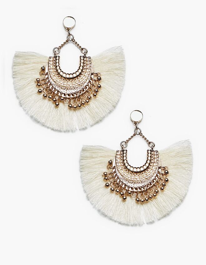 Brincos semicirculares naturais, €5,99, Stradivarius