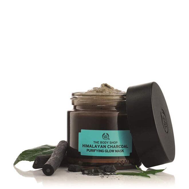 Máscara Himalayan Charcoal Purifying Glow, €20, The Body Shop