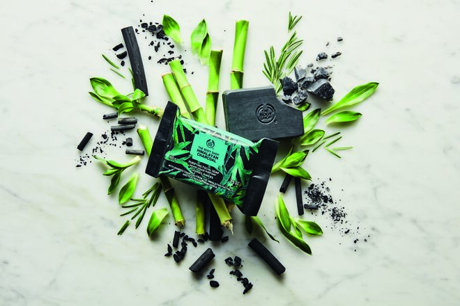 Sabão Himalayan Charcoal Purifying Facial, €5, The Body Shop