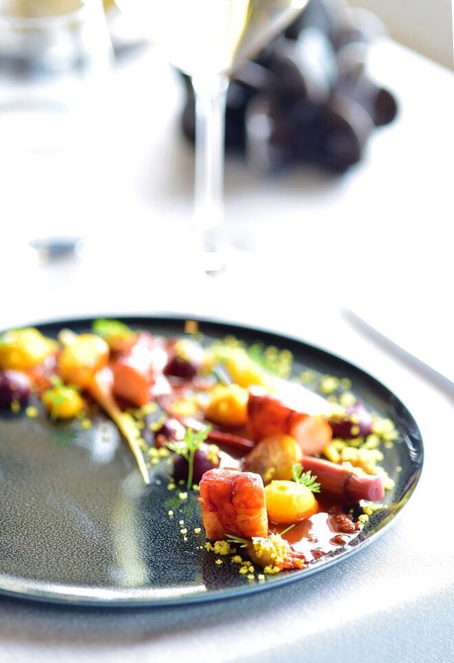 Carabineiro do Algarve com cenouras biológicas, curcuma e citrinos (€36)