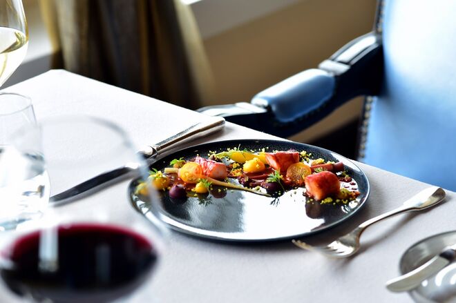 Carabineiro do Algarve com cenouras biológicas, curcuma e citrinos (€36)