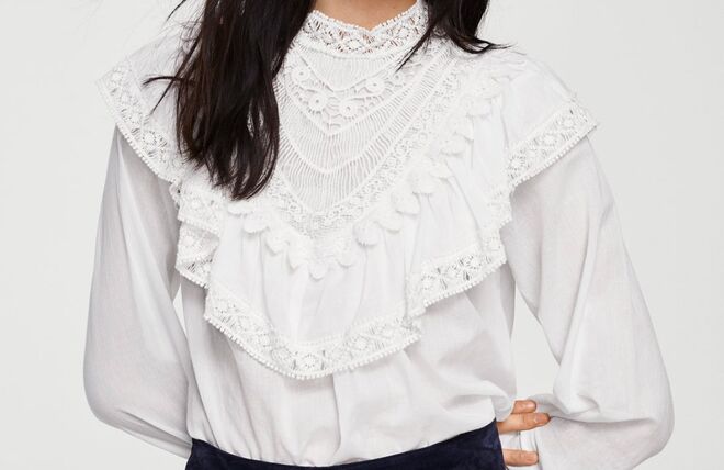 Blusa painel folhos, €39,99, Mango